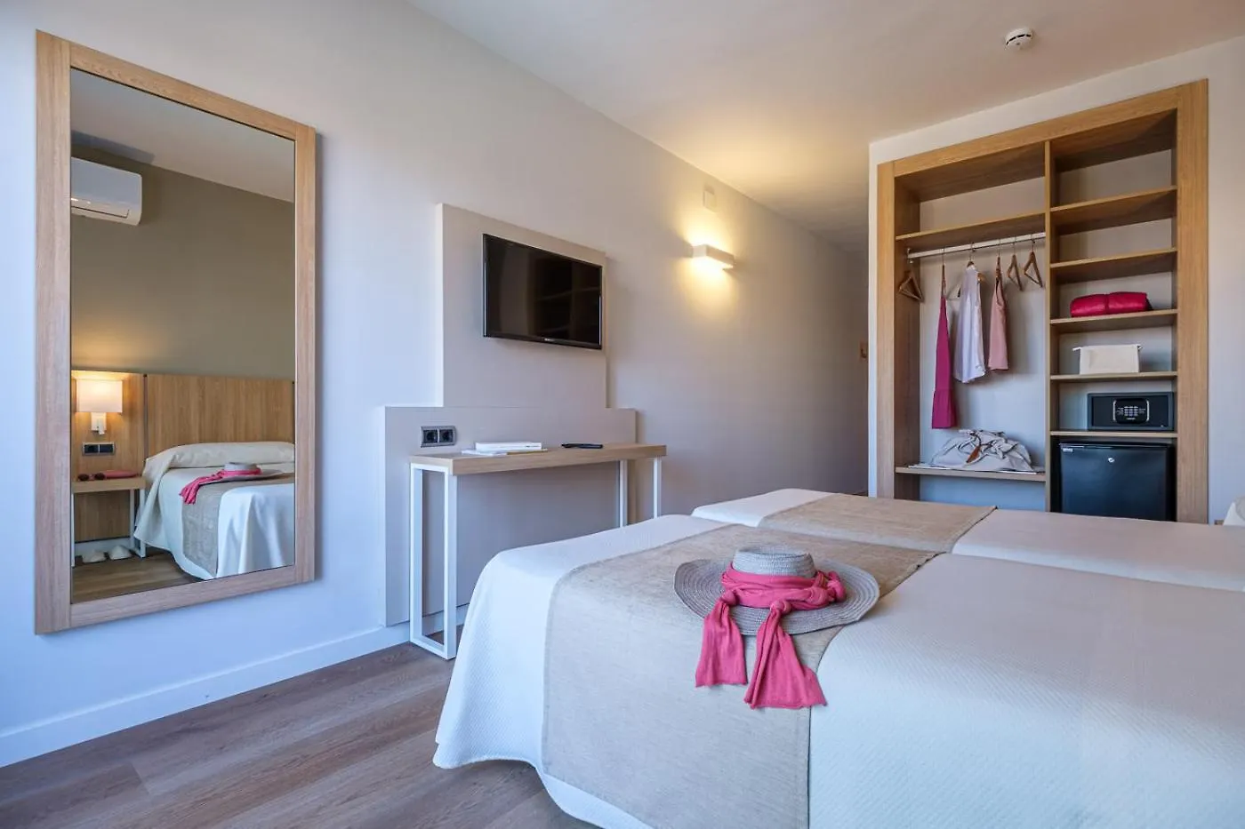 Hotel California Garden Salou Espanha